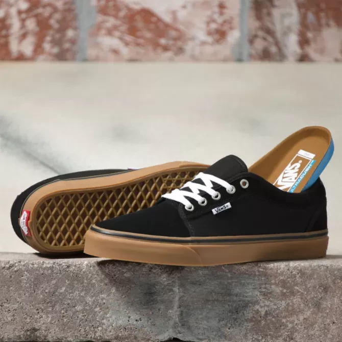 Vans Chukka Low Pro - Black/Black/Gum 4 Vans Chukka Low Pro - Black/Black/Gum